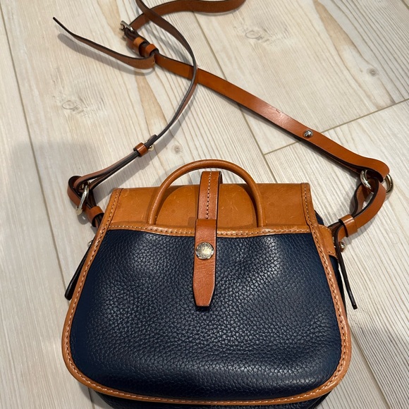 Dooney and Bourke handbag - Picture 2 of 6